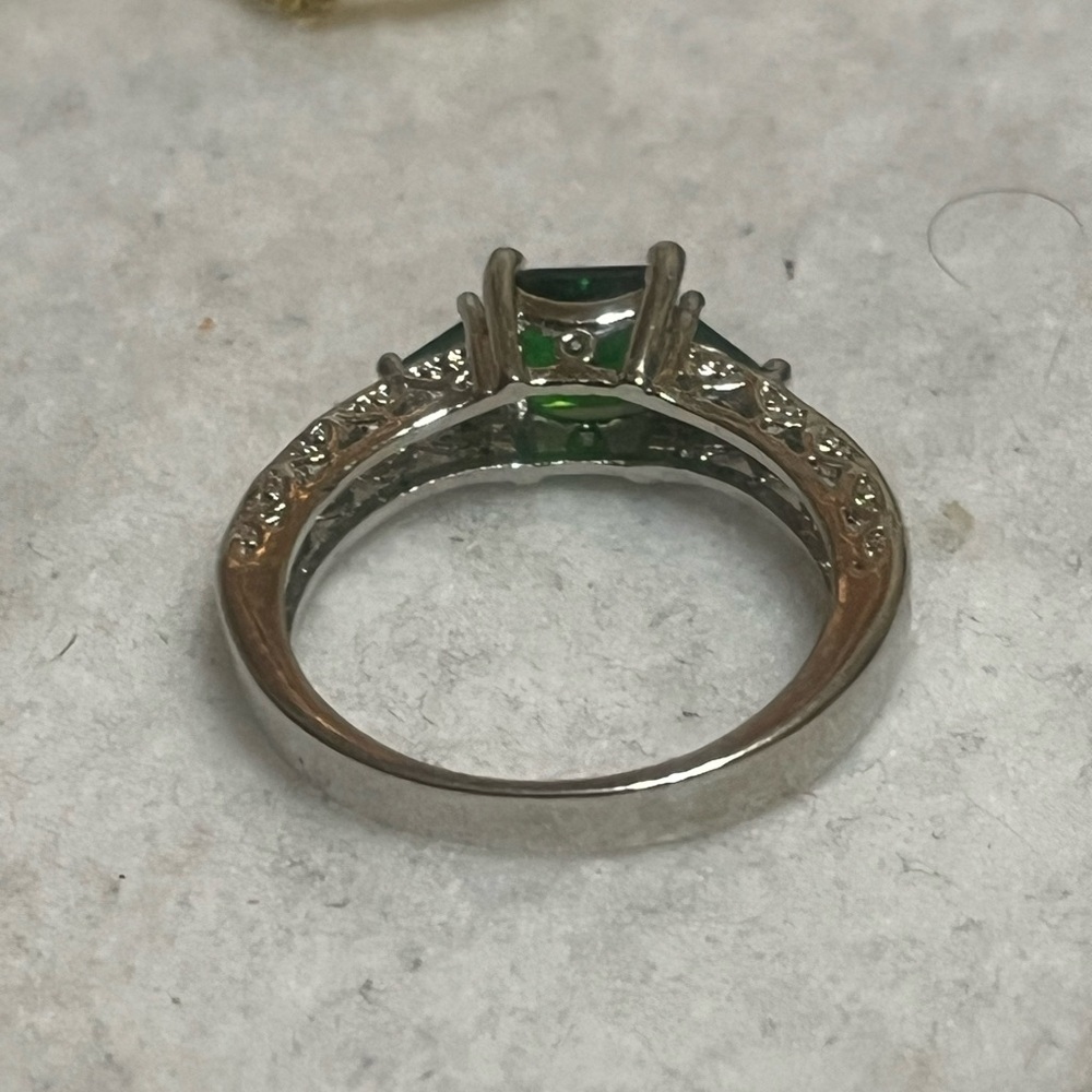 Modern Green Cocktail Ring - Picture 6 of 14